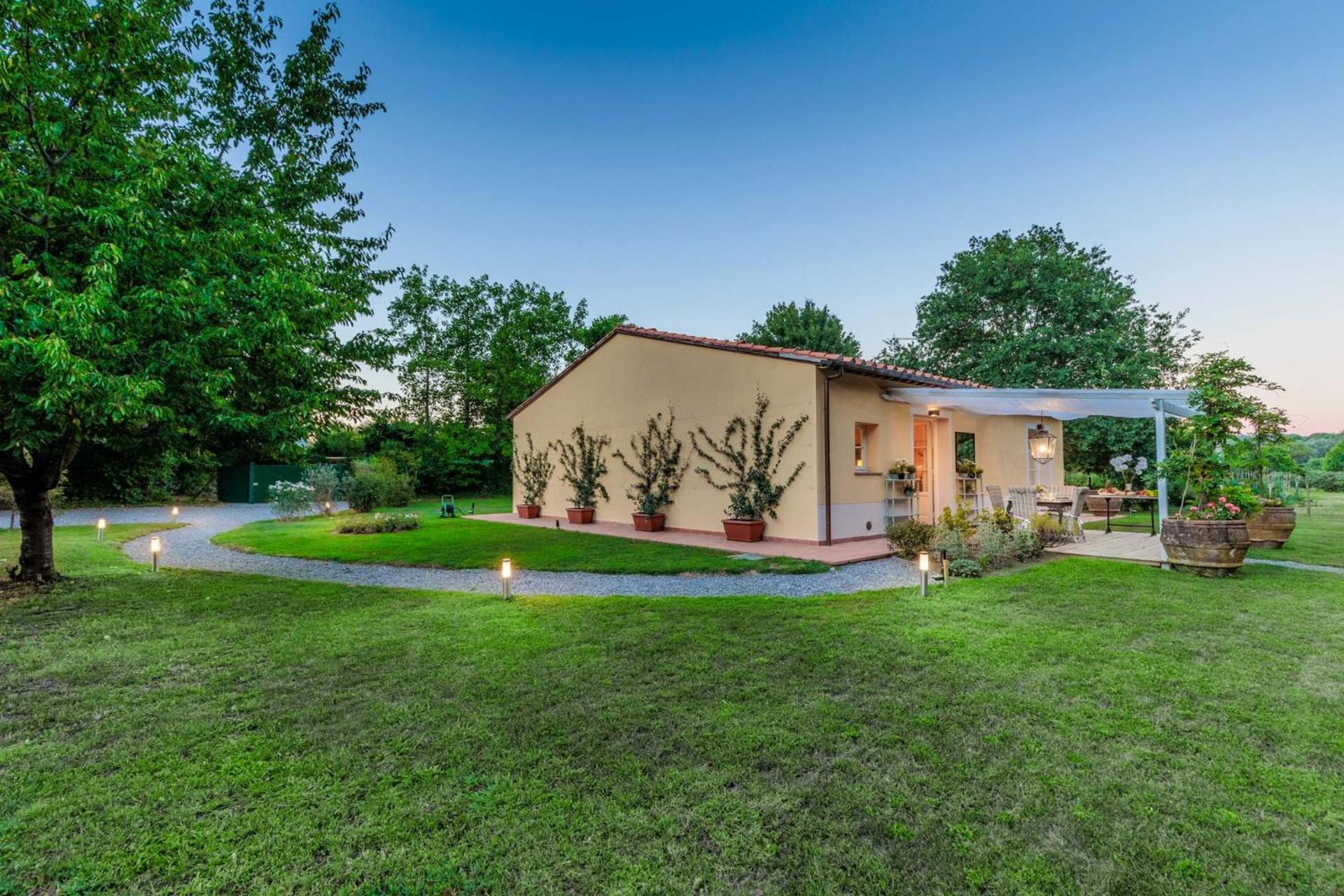 Villa Bassotta, A Charming Cottage ルッカ エクステリア 写真