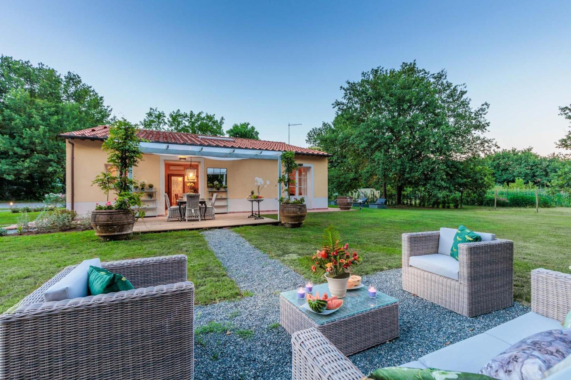 Villa Bassotta, A Charming Cottage ルッカ エクステリア 写真